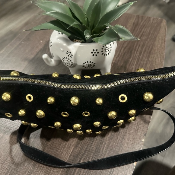 SHEIN Black Crescent Shoulder Bag with Gold Studs - Picture 5 of 10